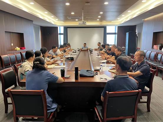 会议室里的人们AI 生成的内容可能不正确。